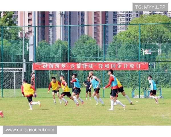 屋顶足球风格探秘与创意：颠覆传统赛场的极限挑战